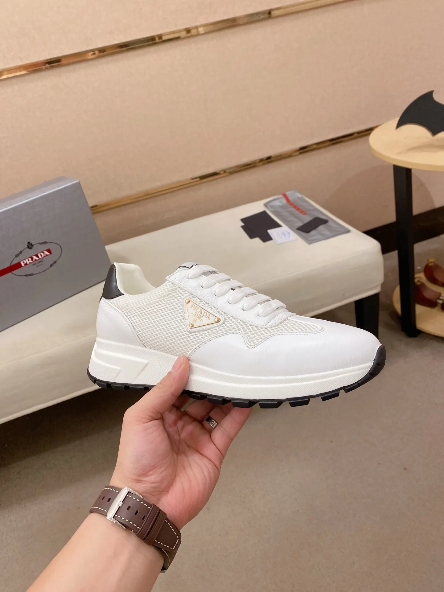 Men's shoes 💰 580💰 ✔️✔️✔️High version High-quality new PRADA (Prada) counters are launched simultaneously, new men's shoes, 😘fabrics are selected from first-layer cowhide fabrics. Lining: Imported cowhide leather lining. 👍🏿High-end☄️Open-molded non-slip rubber outsole, exquisite lines, simple and elegant, comfortable and high-end for leisure travel. Code number: 38 to 45
